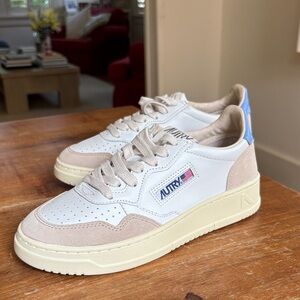 Autry Women's Sneakers - White and Cream